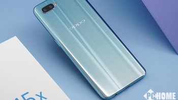 Ponsel ini dijual di China seharga 2.499 yuan atau sekitar Rp 5,4 juta. Foto: Sina Mobile