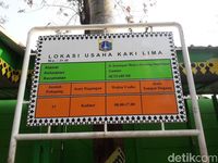 Tempat PKL Muncul di Trotoar Kuningan Jaksel, Ini Komentar Warga