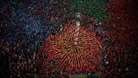 Kompetisi Castell ini pun masuk dalam kategori kompetisi berkelompok karena dibutuhkan banyak orang untuk dapat membuat menara manusia. Puluhan kelompok yang terdiri dari ratusan orang akan berlomba membuat menara manusia tertinggi untuk dapat membawa pulang hadiah. David Ramos/Getty Images.
