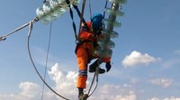 Selain itu, bagi daerah-daerah yang masih terkendala dikarenakan akses jalan yang hancur, PLN hingga saat ini telah menyiapkan lebih dari 80 genset mobile sebagai solusi sementara memulihkan listrik di daerah tersebut hingga akses maupun infrastruktur pendukung lainnya di daerah tersebut selesai diperbaiki. Pool/PLN.