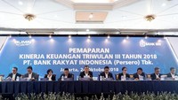 Hal itu dibeberkan oleh jajaran direksi antara lain Direktur Jaringan dan Layanan Bank BRI Osbal Saragi Rumahorbo, Direktur Kepatuhan Bank BRI Ahmad Solichin Lutfiyanto, Direktur Hubungan Kelembagaan Bank BRI Sis Apik Wijayanto, Direktur Corporate Banking Bank BRI Kuswiyoto, Direktur Keuangan Bank BRI Haru Koesmahargyo, Direktur Mikro dan Kecil Bank BRI Priyastomo, Direktur Konsumer Bank BRI Handayani, Direktur Manajemen Risiko Bank BRI Mohammad Irfan, Direktur Human Capital Bank BRI R. Sophia Alizsa, dan Direktur Retail dan Menengah Bank BRI Supari berfoto dalam pemaparan kinerja keuangan Bank BRI Triwulan 3 Tahun 2018, di Gedung Bank BRI, Jakarta Pusat (24/10). Foto: dok. BRI