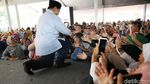 Momen Prabowo Minum Susu di Deklarasi Gerakan Emas