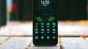 Layarnya berukuran 6,01 inch dengan aspek rasio 18:9. Bukan LCD, Xiaomi memakai layar AMOLED. Foto: Xiaomi Today