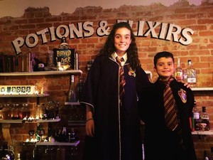 Rasakan Sensasi Makan Hidangan Ajaib di 5 Restoran Harry Potter Ini
