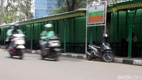 Pemerintah Provinsi (Pemprov) DKI Jakarta akan melegalkan trotoar untuk pedagang kaki lima (PKL) berjualan di wilayah Kuningan Madya, Setiabudi, Jakarta Selatan, Rabu (24/10/2018).