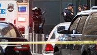 Polisi New York (NYPD) dan pihak CNN menyatakan, paket tersebut ditemukan di kotak surat kantor berita CNN. (Foto: Dok. REUTERS/Kevin Coombs)