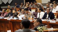 Komisi III DPR saat menggelar rapat bersama KPK, Polri, Kejagung dan Kemenkum HAM di gedung DPR, Senayan, Jakarta, Rabu (24/10/2018).