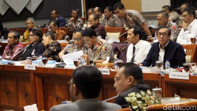 Komisi III DPR Rapat dengan KPK, Polri dan Kejagung