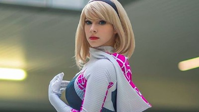 Aksi Enji Night, Cosplayer Hungaria yang Jelita