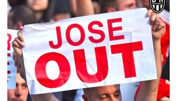 Beberapa netizen menyuarakan Mourinho out. Foto: istimewa