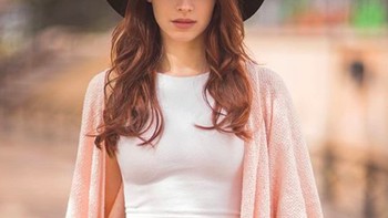 Anna yang juga berprofesi sebagai model ini lahir di Budapest, Hungaria, pada tahun 1991. Berarti usianya 27 tahun. Foto: Instagram