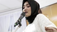 Saat itu ia mengisi acara di ngunduh mantu kakak Septrian.
