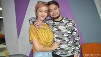 Ternyata Reza dan Fabiola sudah dua bulan menjalin kasih. Pool/Ismail/detikFoto.