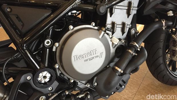 Mesin Benelli 752S