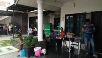Warga di Jalan Said Toyib, Komplek Villa Kebun Sirih, Bukit Sangkal, Blok A 18 Palembang, Sumatera Selatan, mendadak heboh dengan ditemukannya satu keluarga yang tewas. Satu keluarga itu ditemukan tewas dengan luka tembak di kepala. 