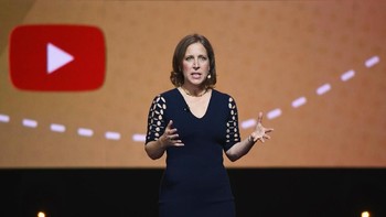 Setelah semua syarat untuk masuk ke YPP terpenuhi, channel YouTube kamu akan ditinjau. Pihak YouTube menyebut akan menghubungi kreator bersangkutan sebulan setelah pengajuan. Foto: Noam Galai/Getty Images
