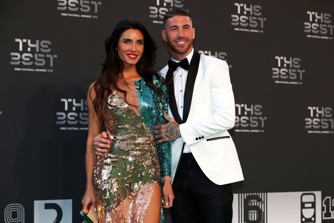 Seperti inilah penampilan memesona Pilar Rubio saat menemani Sergio Ramos menghadiri pesta selebriti atau para atlet. Dia tampil seksi dalam balutan gaun berbelahan dada rendah dan paha tinggi. Foto: Dok. Getty Images