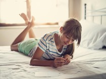 Bisa Kurangi Stres, Ini 5 Manfaat Menulis Buku Harian bagi Pelajar