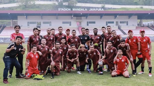 Persija Jakarta ketika bertandang ke Stadion Mandala, Jayapura.