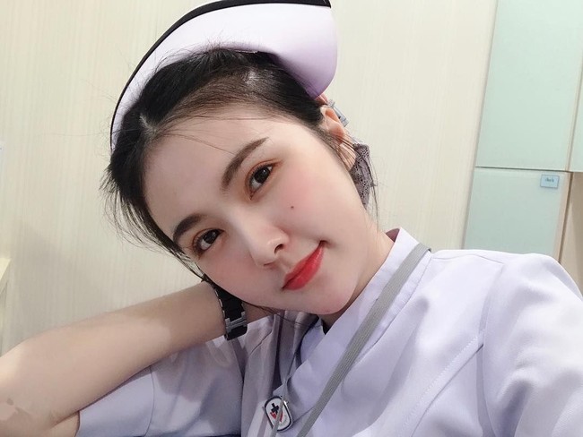 Maypim memiliki 49 ribu lebih pengikut di Instagram dan membagikan kesehariannya termasuk saat dirinya mengenakan seragam perawat. Foto: Instagram @maypimm