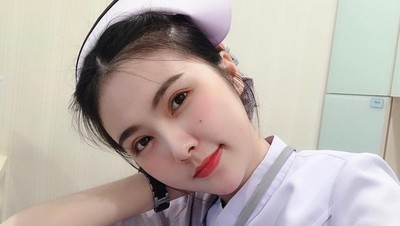 Tersihir Gaya Seksi Perawat Cantik yang Populer di Medsos, Bikin Meleleh