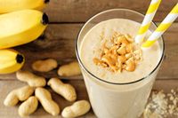 Ditambah Selai Kacang, Roti Panggang dan Smoothies Jadi Lebih Creamy Gurih
