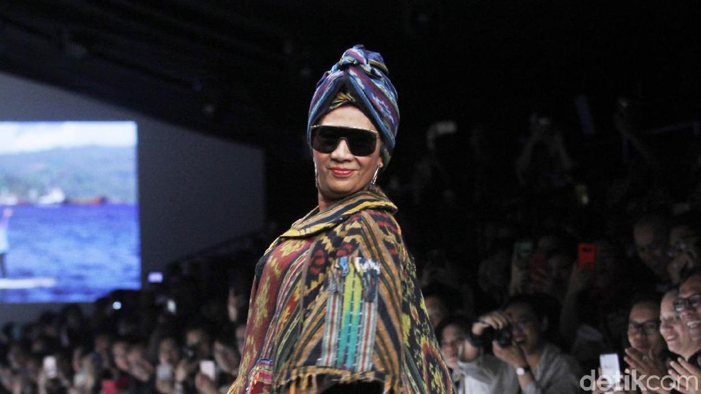 Jadi Model Catwalk, Menteri Susi Bikin Heboh Jakarta Fashion Week Jadi Model Catwalk, Menteri Susi Bikin Heboh Jakarta Fashion Week