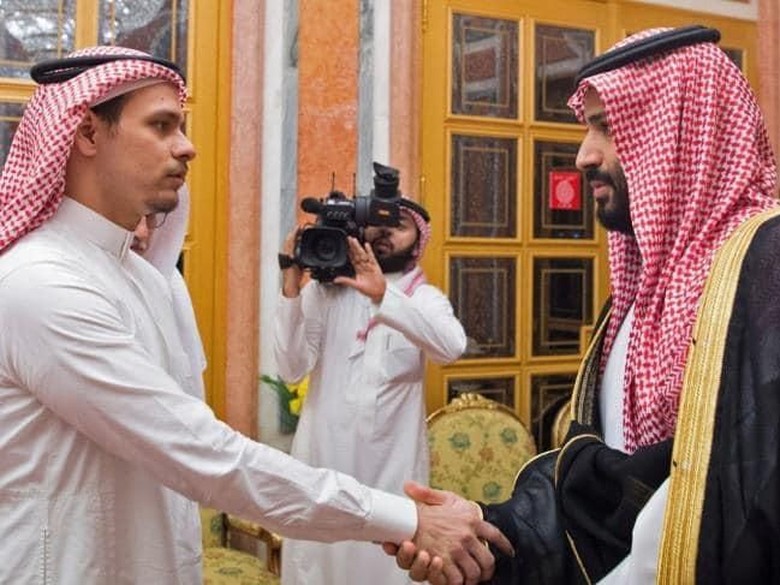Begini Tatapan Putra Khashoggi Saat Bertemu Putra Mahkota Saudi Begini Tatapan Putra Khashoggi Saat Bertemu Putra Mahkota Saudi