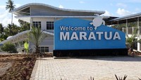 Sampai di Bandara Maratua, kamu akan disambut dengan ikon penyu yang menempel di papan selamat datang. Penyu menjadi ikon dari keindahan bawah laut Maratua (Istimewa/Ditjen Perhubungan Udara Kemenhub)
