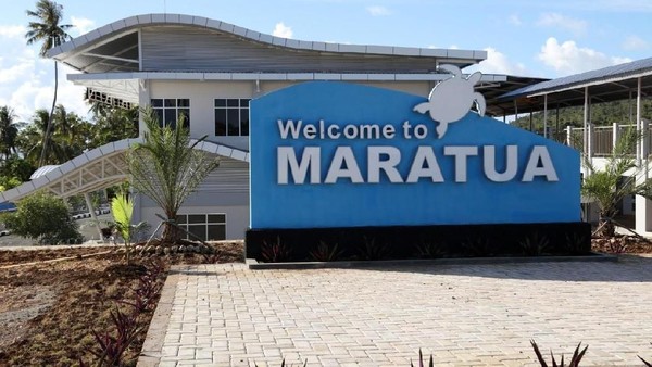 Sampai di Bandara Maratua, kamu akan disambut dengan ikon penyu yang menempel di papan selamat datang. Penyu menjadi ikon dari keindahan bawah laut Maratua (Istimewa/Ditjen Perhubungan Udara Kemenhub) Sampai di Bandara Maratua, kamu akan disambut dengan ikon penyu yang menempel di papan selamat datang. Penyu menjadi ikon dari keindahan bawah laut Maratua (Istimewa/Ditjen Perhubungan Udara Kemenhub)