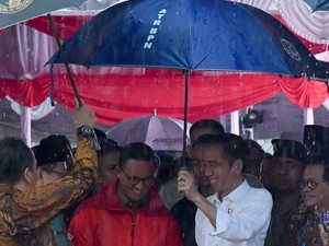 Jokowi: Banyak Mengira Saya dan Anies Ada Masalah, Padahal Tiap Hari Guyon