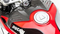 Jadi tidak heran jika motor ini termasuk yang paling bertenaga di kelasnya, dengan power mencapai 214 daya kuda di 13.000 rpm dan torsi puncak 123,5 Nm di 10.000 rpm. Foto: Pool (motosaigon.vn)