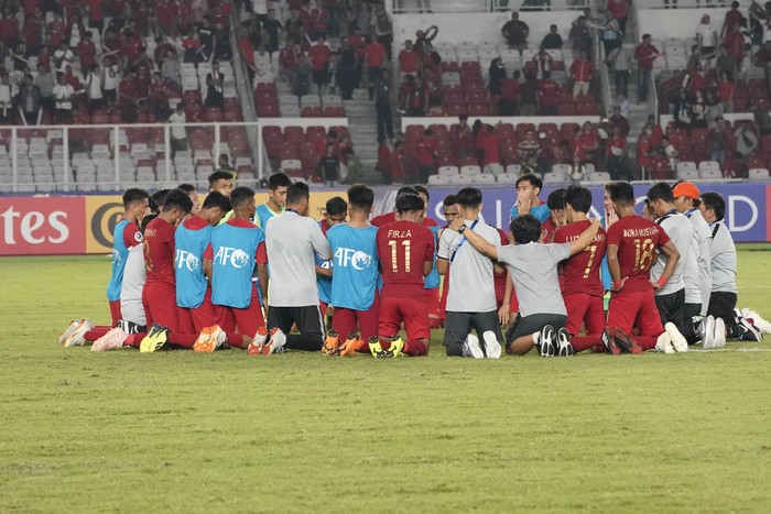 Bersyukur atas kemenangan Timnas Indonesia. Foto: AFC Bersyukur atas kemenangan Timnas Indonesia. Foto: AFC