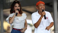 Ucup Nirin hadir untuk menghibur warga.