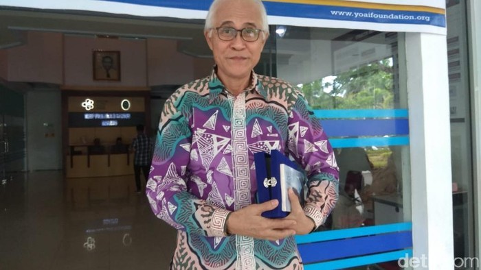 Sang anak meninggal karena kanker membuat Prof Mantik mendirikan Yayasan Kanker di Manado. (Foto: Aisyah Kamaliah/detikHealth) Sang anak meninggal karena kanker membuat Prof Mantik mendirikan Yayasan Kanker di Manado. (Foto: Aisyah Kamaliah/detikHealth)