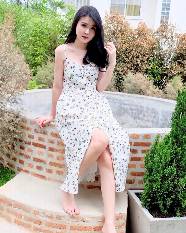 Mengenakan gaun panjang tanpa lengan, penampilan Maypim ini terlihat memukau. Foto: Instagram @maypimm