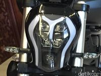Lampu dengan desain kepala tengkorak