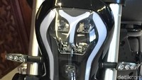 Dari tampangnya, motor memiliki lampu depan berdesain ala tengkorak (skull faces). Foto: Dadan Kuswaraharja