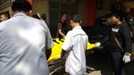 Foto: Geger Sekeluarga Tewas dengan Luka Tembak di Kepala