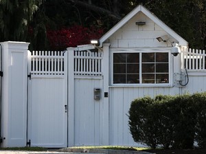 FBI Buru Pengirim Paket Bahan Peledak Untuk Obama dan Hillary