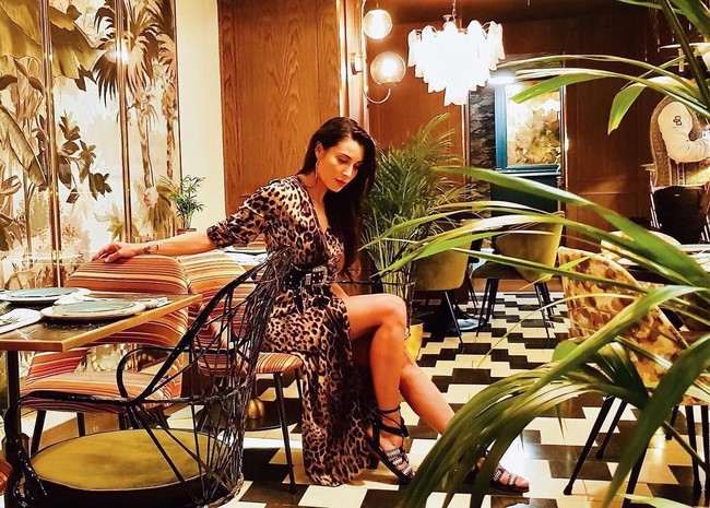 Populer di media sosial, Pilar Rubio pun kerap didapuk menjadi model sejumlah brand busana. Berkat tubuh langsingnya, dia selalu terlihat memesona dalam balutan busana apapun. Foto: Dok. Instagram