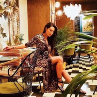 Populer di media sosial, Pilar Rubio pun kerap didapuk menjadi model sejumlah brand busana. Berkat tubuh langsingnya, dia selalu terlihat memesona dalam balutan busana apapun. Foto: Dok. Instagram