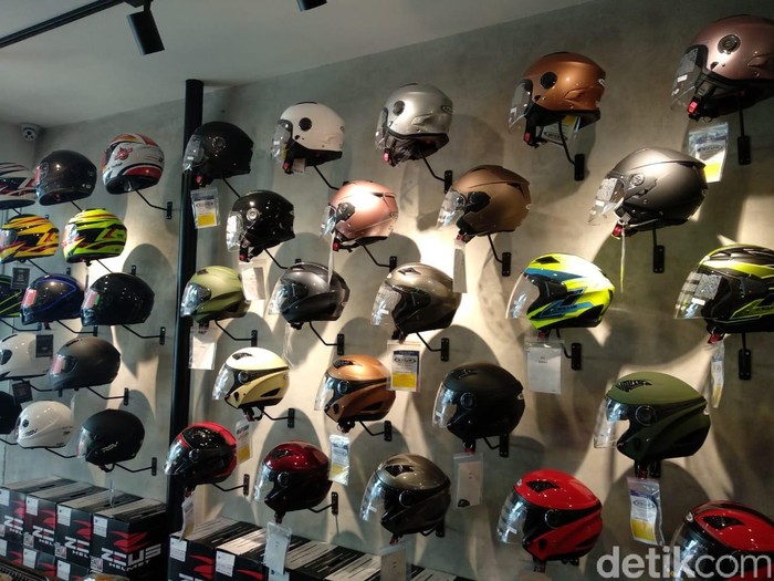 Helm Impor