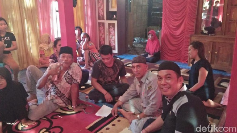 Pria Lajang 25 Tahun Nikahi Wanita 65 Tahun di Sulsel Pria Lajang 25 Tahun Nikahi Wanita 65 Tahun di Sulsel