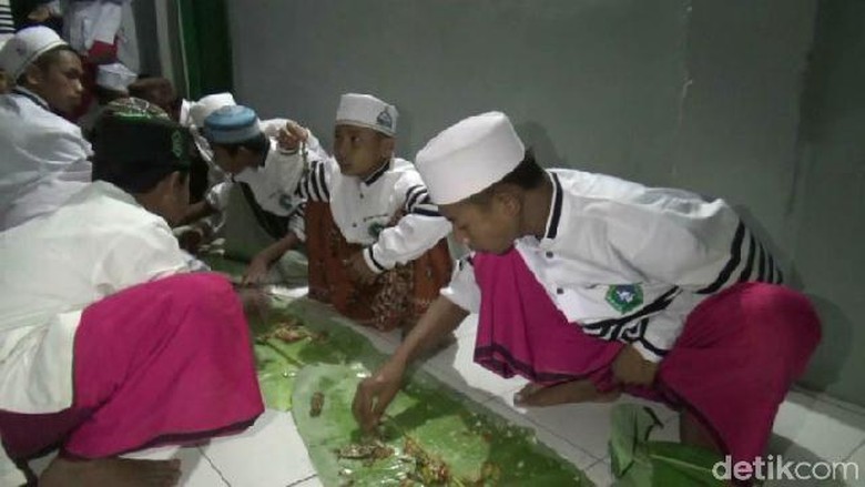 Polokan, Tradisi Unik Rayakan Hari Santri di Probolinggo Polokan, Tradisi Unik Rayakan Hari Santri di Probolinggo