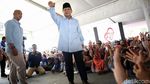 Momen Prabowo Minum Susu di Deklarasi Gerakan Emas