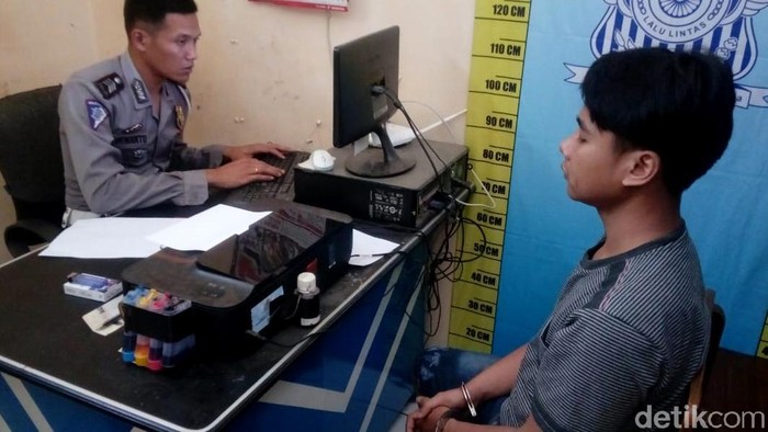 Takut Terkena Razia, Pemuda di Pekalongan Tabrak Polisi