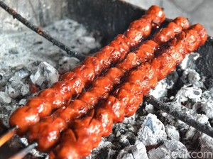 Bakso Bakar Trowulan: Pedas Gurih Mantap! Bakso Bakar yang Hits di Malang