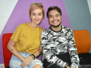 Putuskan Cerai, Reza SMASH dan Istri Masih Romantis di Momen Lebaran
