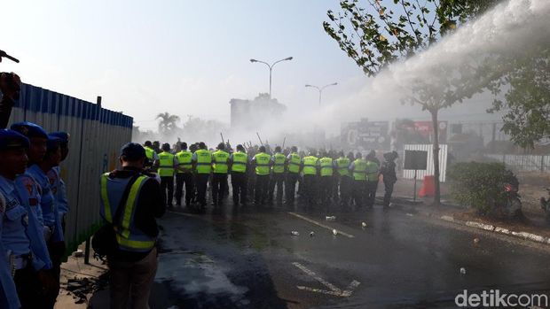Simulasi di Bandara Adi Soemarmo, Boyolali.